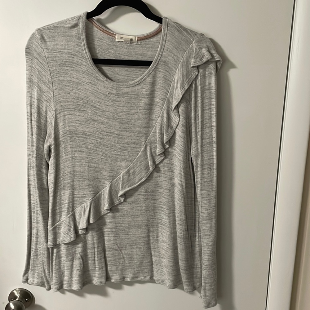 Lightweight sweater with front and back riffle detail. Boutique